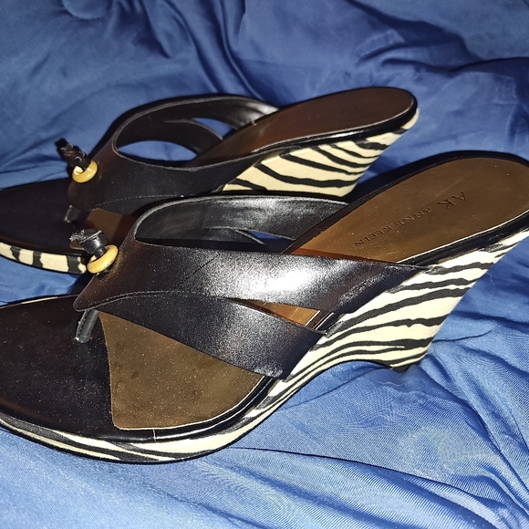 Women's Size 10M Sandals - Picture 1 of 6